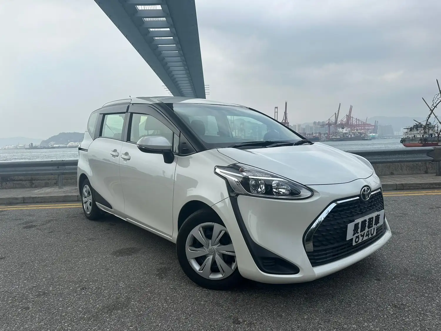 TOYOTA SIENTA 5 SEAT 租車 - 香港租車