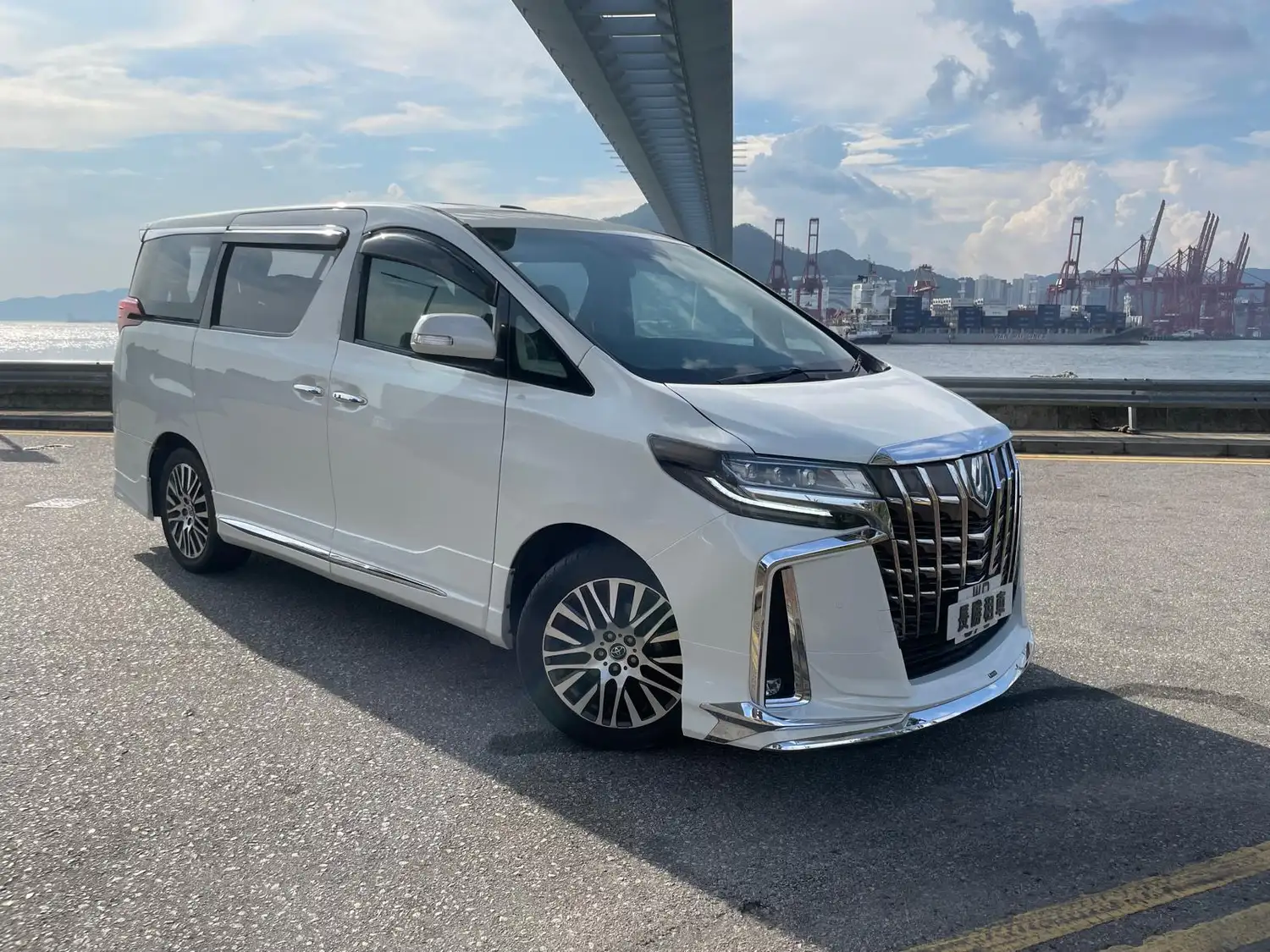 TOYOTA ALPHARD 租車 - 香港租車