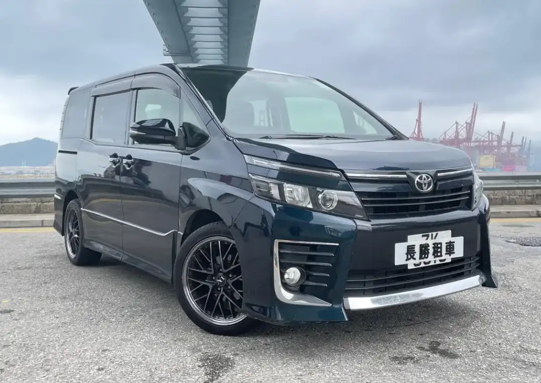 TOYOTA VOXY 租車 - 香港租車